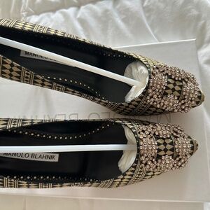 NWT Manolo Blahnik Hangisi mid heels